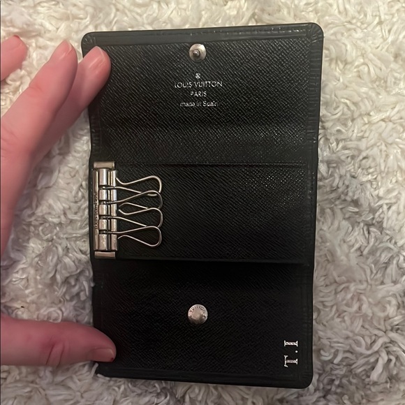 Louis Vuitton Black Epi Key Holder - Picture 4 of 10